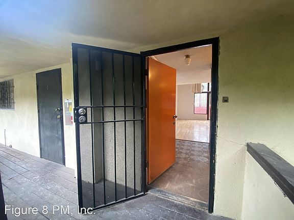 4th image of 1732 Silverlake Dr