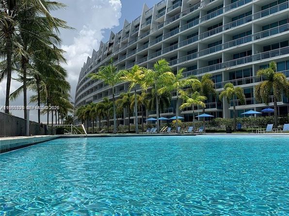 2950 NE 188th St APT 543