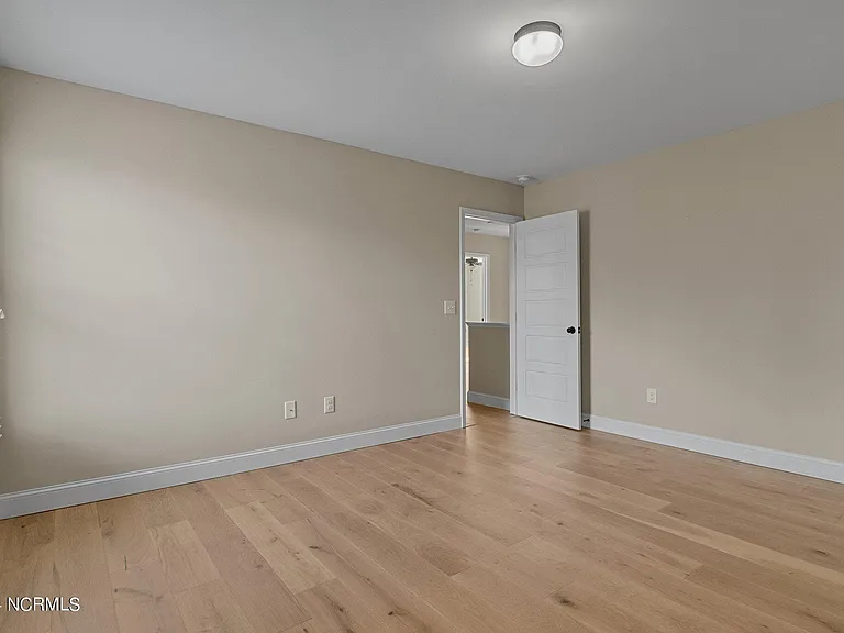204 Sandy Springs Rd — Photo 28