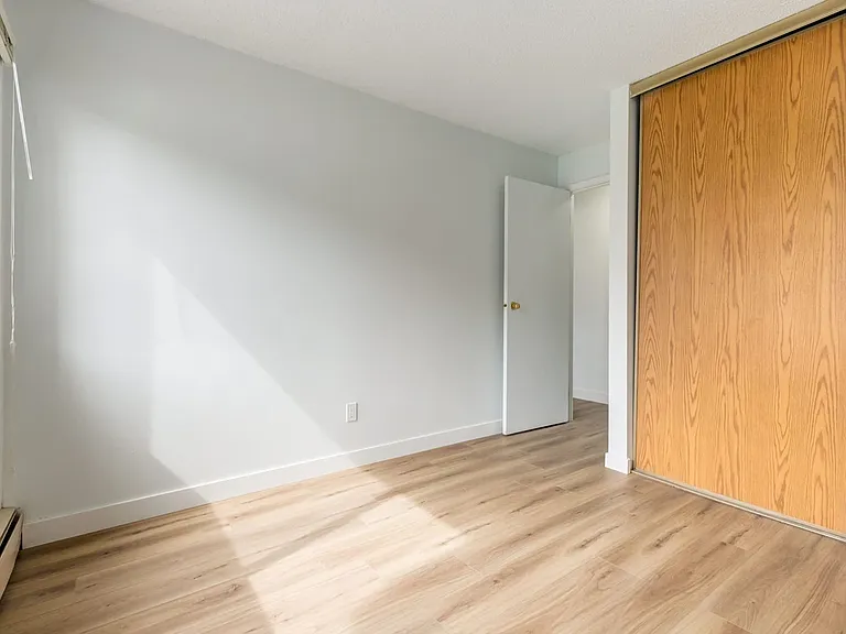 1825 Woodview Dr SW — Photo 16