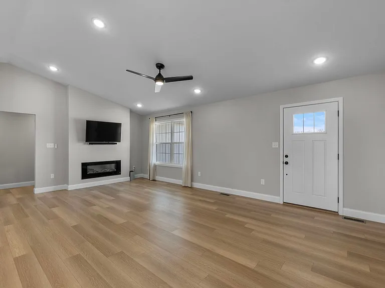 524 Old Poplar Rd — Photo 3