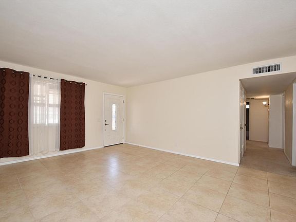 5th image of 1042 E Hoover Ave