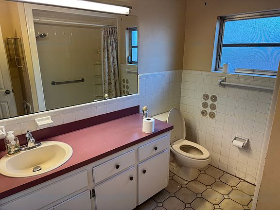 2nd image of 6205 N Gomez Ave
