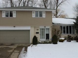 98 Ponderosa Dr, Williamsville, NY 14221