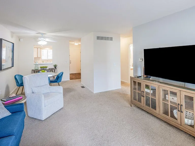 Steeplechase Apartments and Townhomes — Photo 5