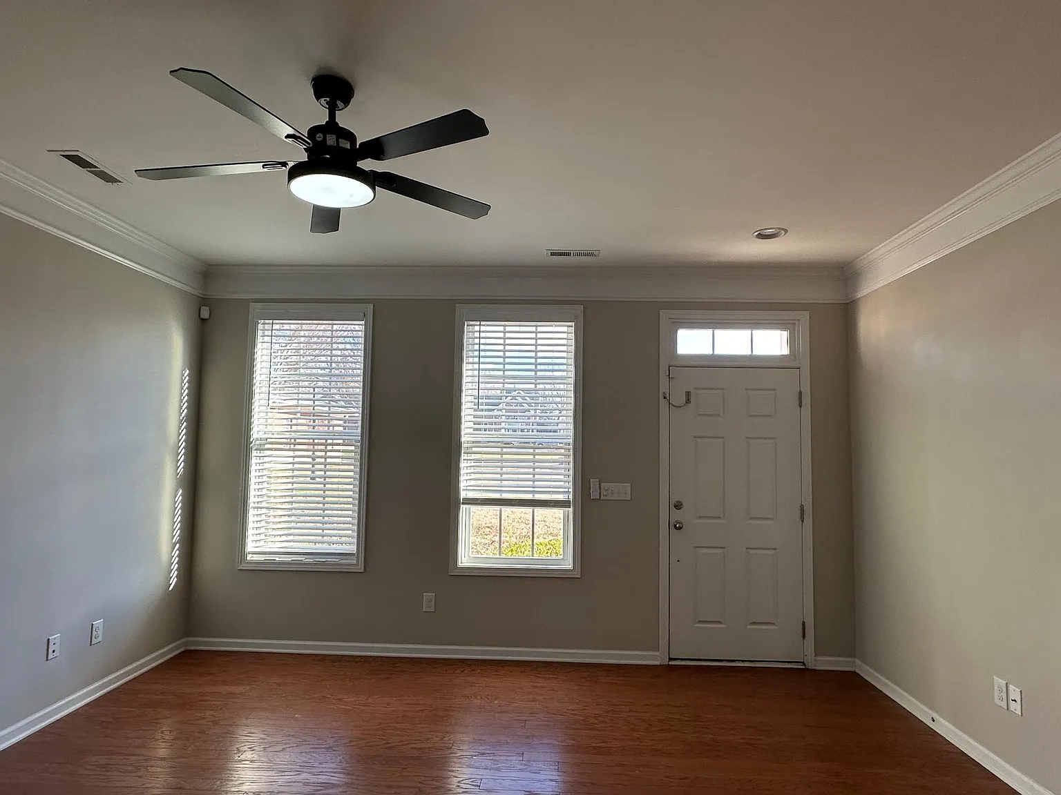 2 bed, 2.5 bath, 1190 sqft, $1,900 — Photo 2