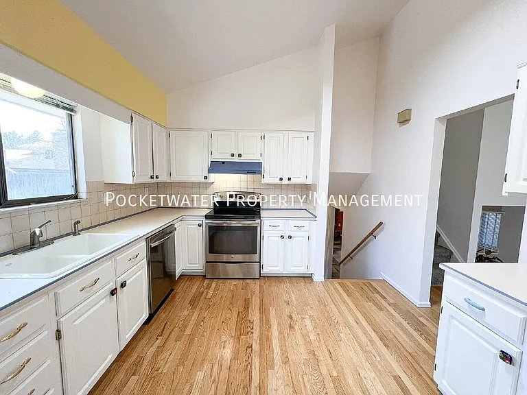 5452 Blackhawk Rd — Photo 11