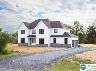 44 Regency Ln, Brodheadsville, PA 18322