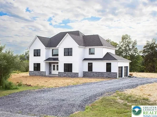 44 Regency Ln, Brodheadsville, PA 18322