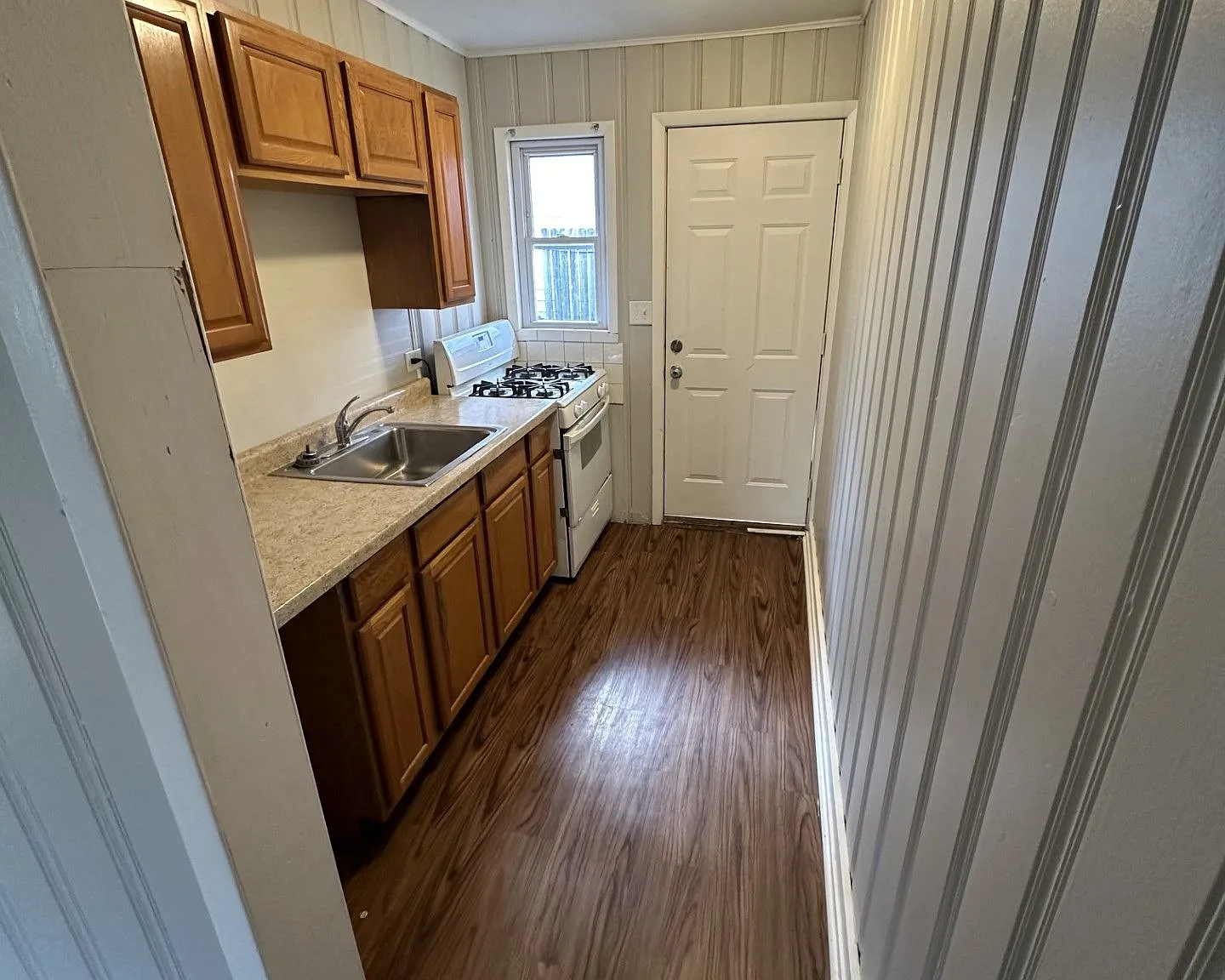415 E Letchworth Ave — Photo 3
