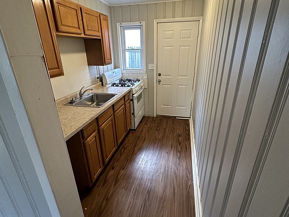 3rd image of 415 E Letchworth St