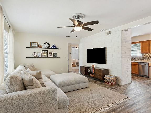 3rd image of 11672 Sands Ave