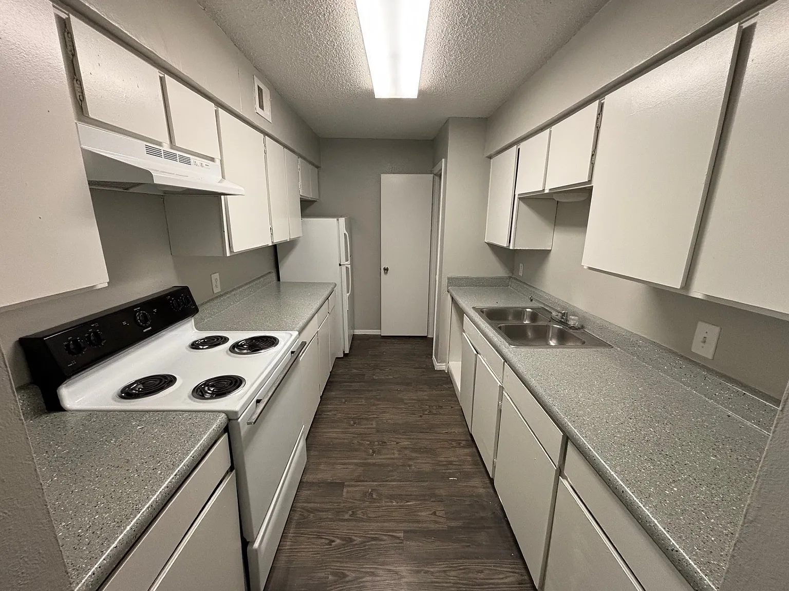 Edinburg Place Apartments - 0402 — Photo 3