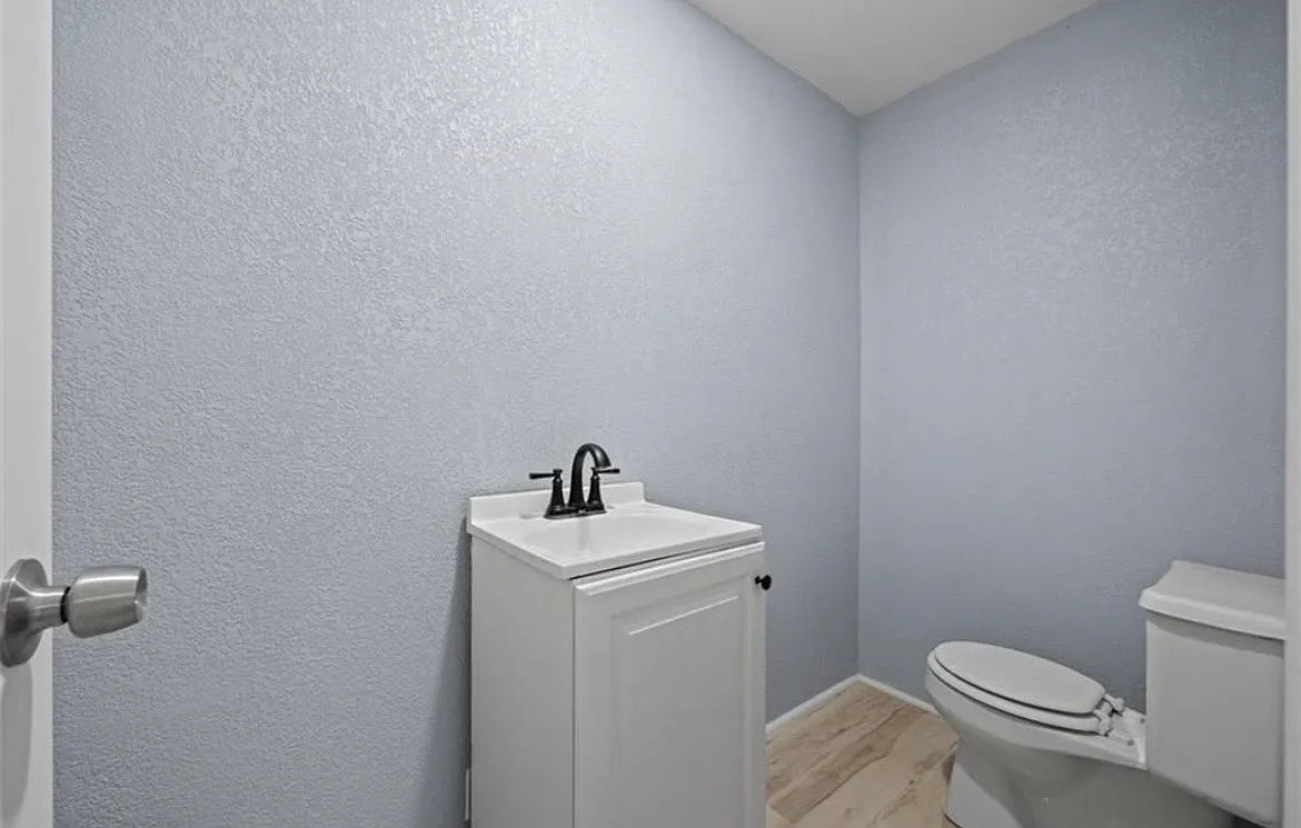 3 bed, 1.5 bath, 1104 sqft, $1,500 — Photo 3