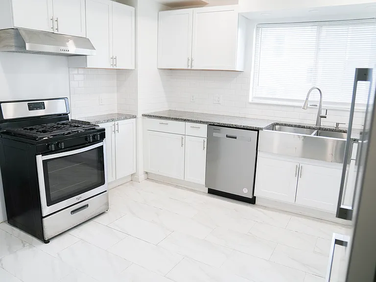 21 Cherrygrove St — Photo 4