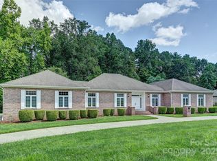 7 Ashley Pl, Hendersonville, NC 28739