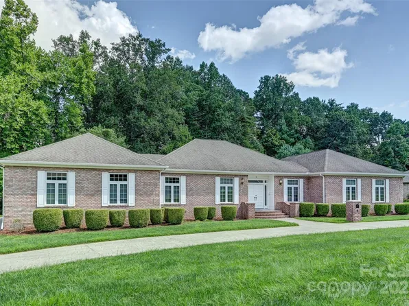 7 Ashley Pl, Hendersonville, NC 28739