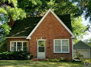 2926 SW 18th St, Topeka, KS 66604