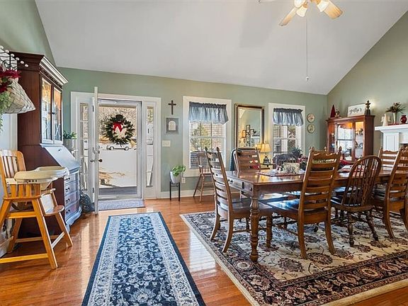 3rd image of 608 Greenleaf Way