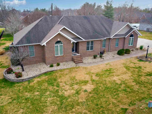 2203 Westminster Dr, Marion, IL 62959