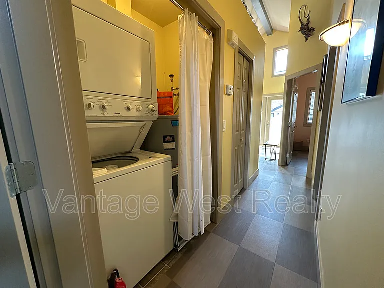 690 Kingsway Ave — Photo 17