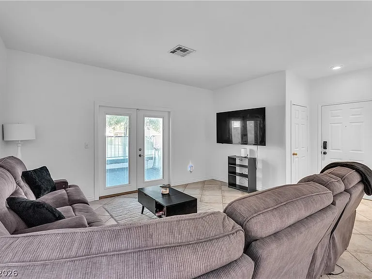 1409 Sycamore Spring Ct — Photo 6