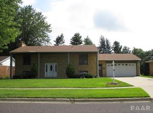 711 Stratford Dr, Washington, IL 61571