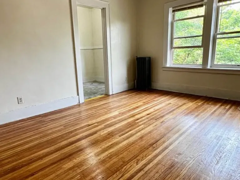 1946 E Main St #13 — Photo 2