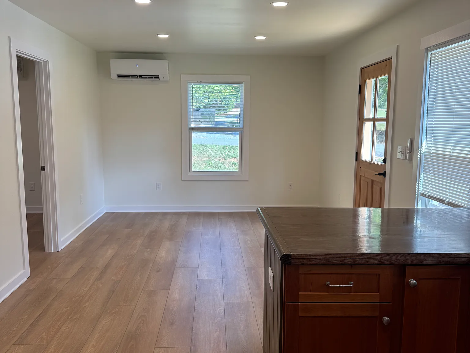 2 bed, 670 sqft, $1,400 — Photo 3