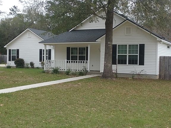 Large front yard too,