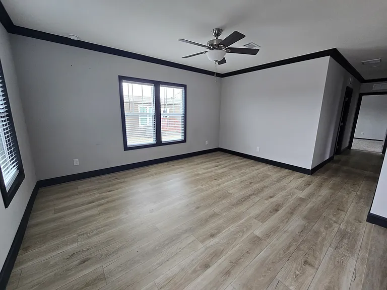 1601 E Slaughter Ln — Photo 18