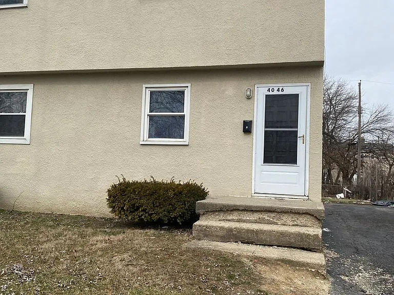 4046-4048 Halsey Pl — Photo 1