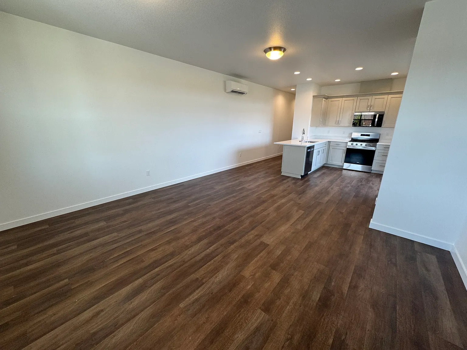 3 bed, 1614 sqft, $2,325 — Photo 2