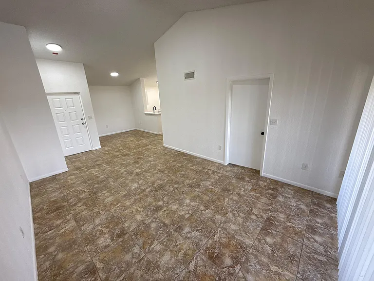 2851 N Oakland Forest Dr #307 — Photo 5