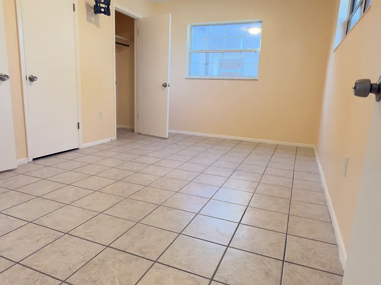 506 Holt Cir — Photo 8