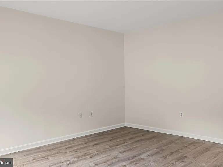 45 Queen Neva Ct #B — Photo 24