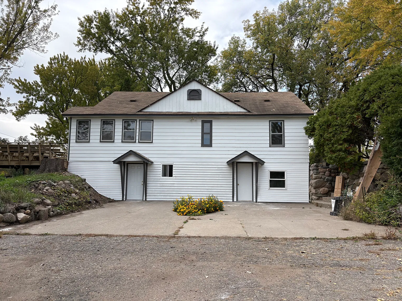 5 bed, 2500 sqft, $3,500 — Photo 1