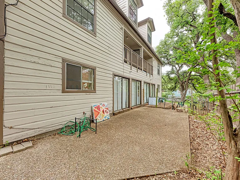 3102 Cedar St — Photo 34