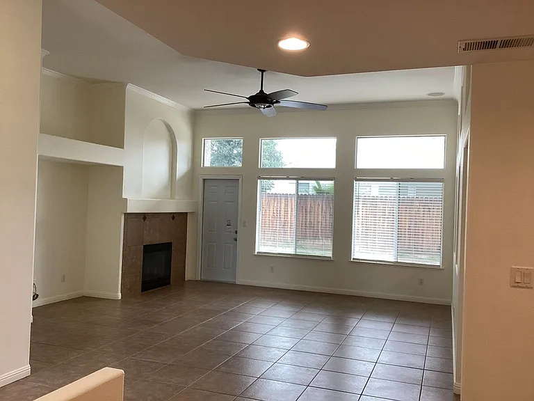 7526 N Ellendale Ave — Photo 4