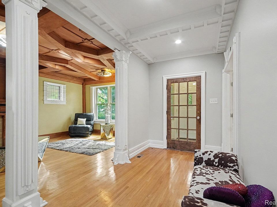 1646 Chicago Blvd, photo 8