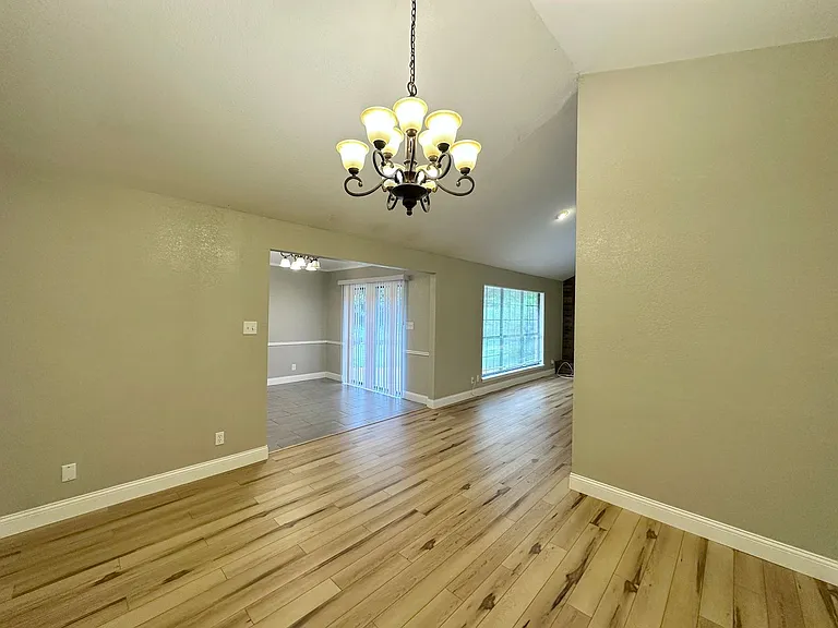 1818 Diana Ln — Photo 9