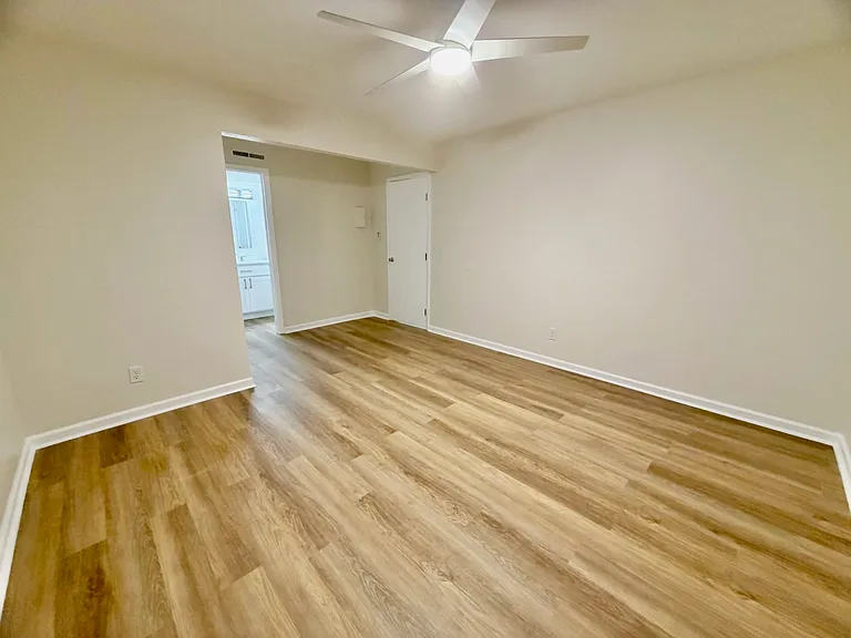 Sherwood Forest Apartments — Photo 48