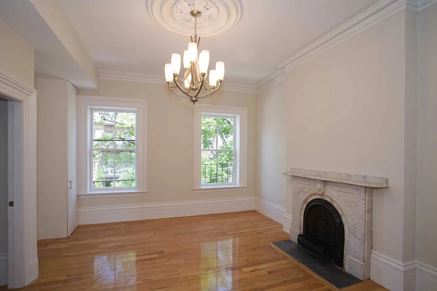 3 bed, 1.5 bath, $4,400 — Photo 4
