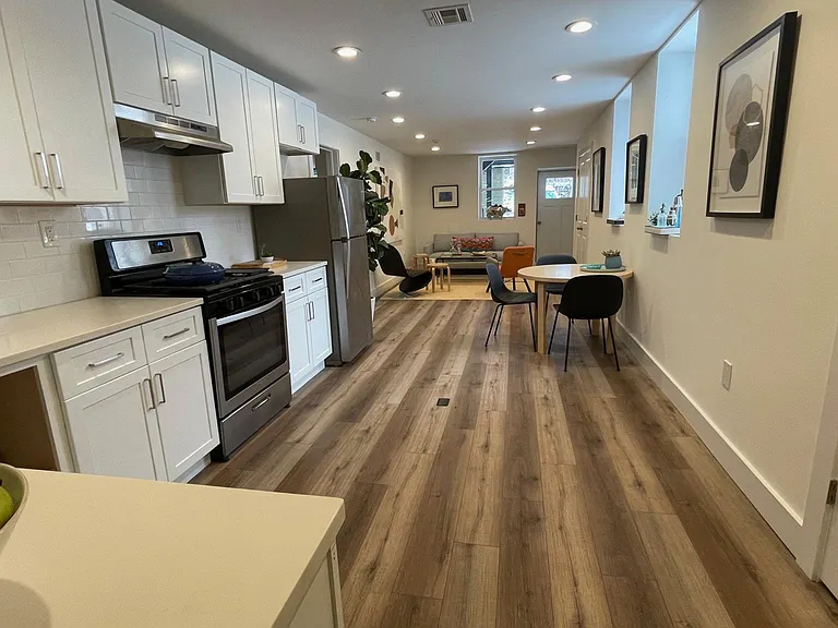 Kitchen/Dining Area