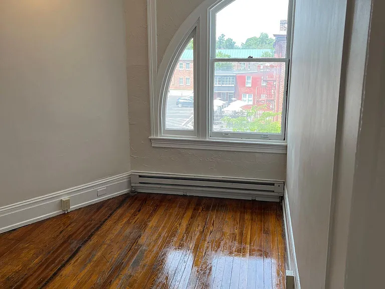 102 Chambersburg St — Photo 4