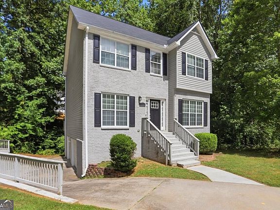 3rd image of 7144 Stonebrook Cir
