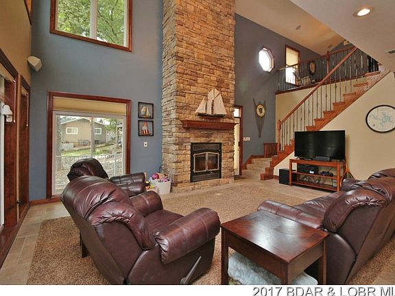 3rd image of 605 Scenic View Dr