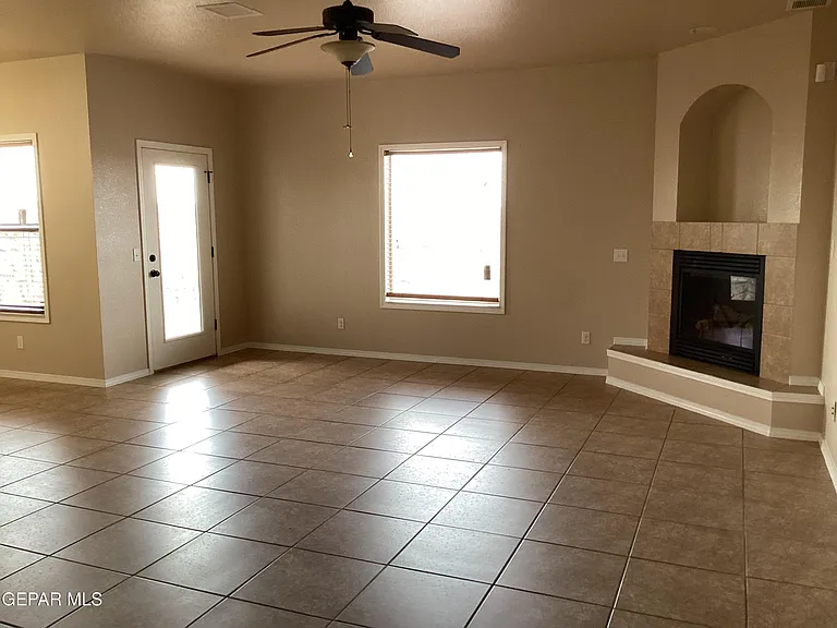 5925 Speyside Dr — Photo 5