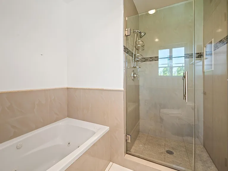 22606 Archwood St — Photo 16