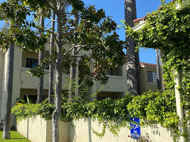 Los Olivos Apartments — Photo 35